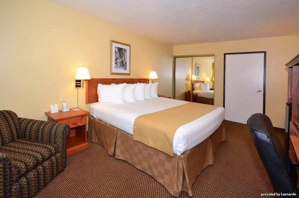 Oakridge Inn & Suites Quarto foto