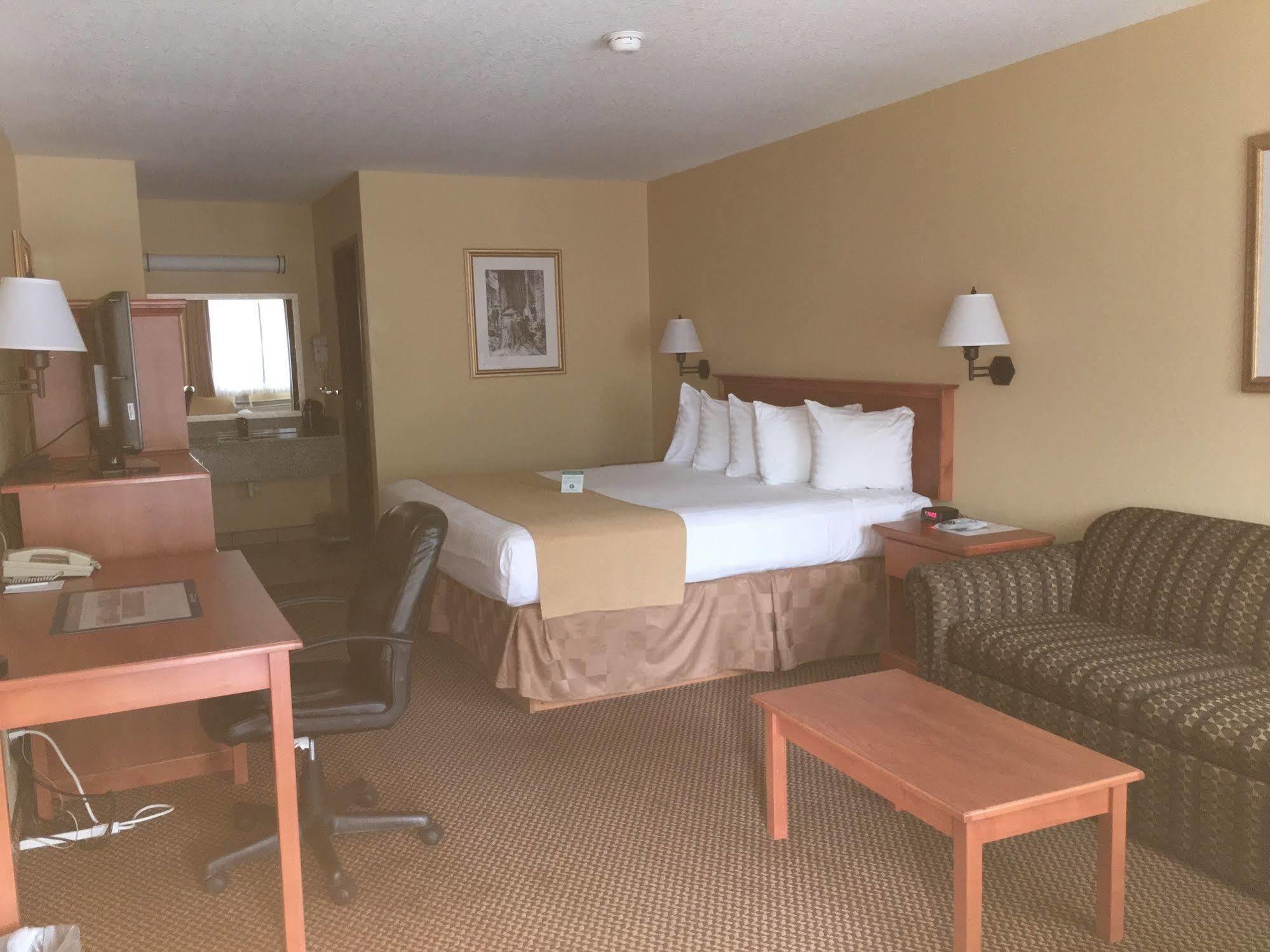 Oakridge Inn & Suites Exterior foto