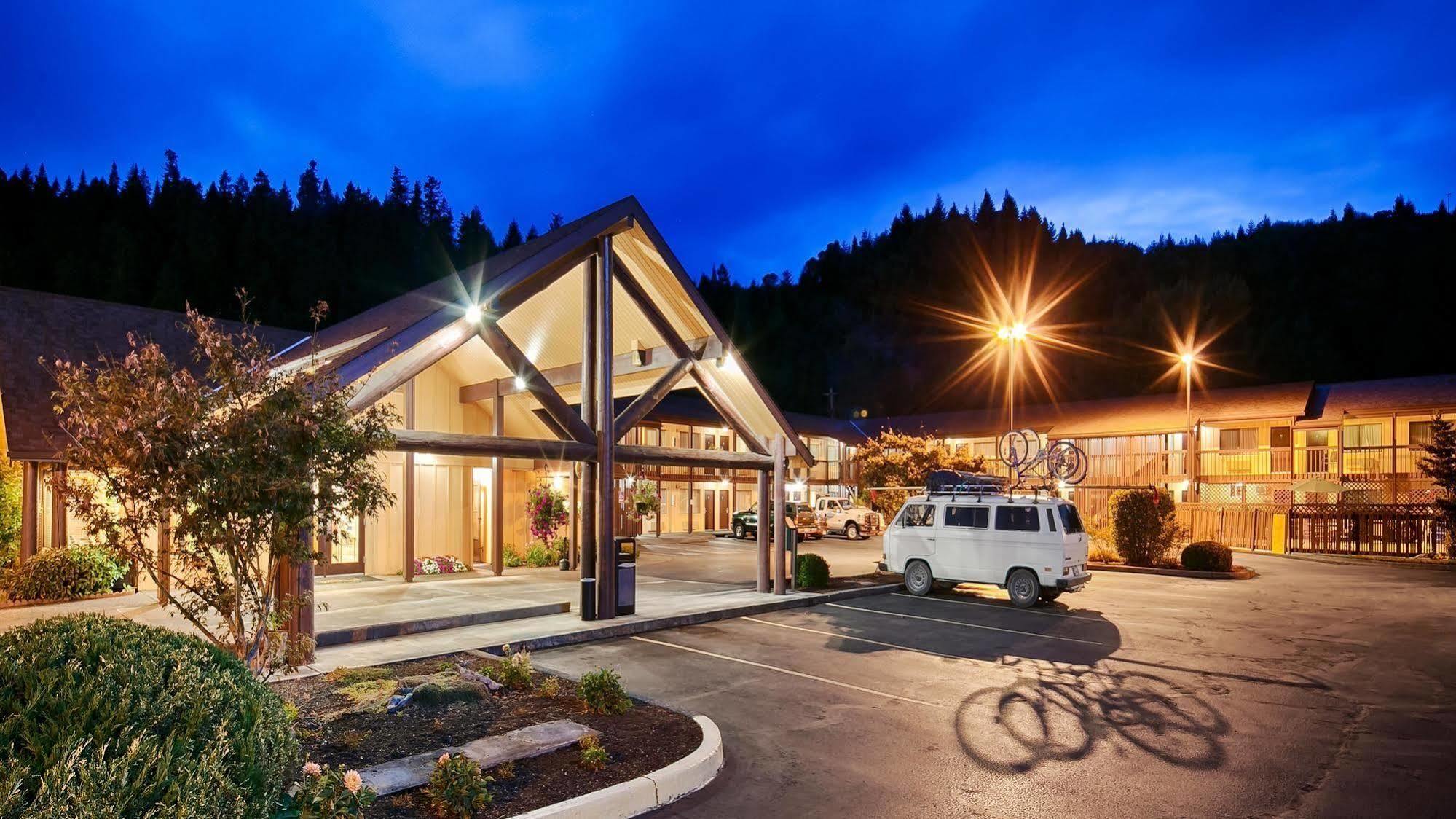 Oakridge Inn & Suites Exterior foto